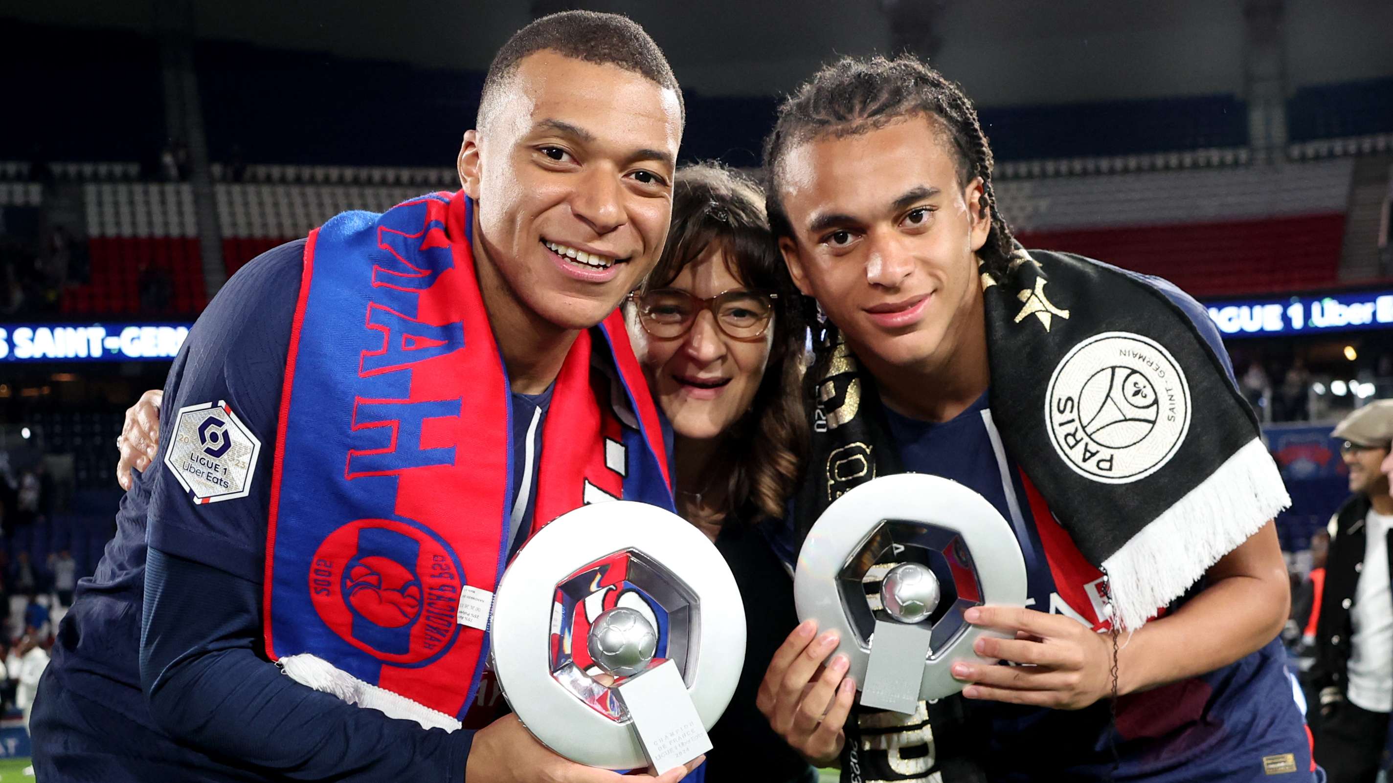 往往扮演着 往往扮演着